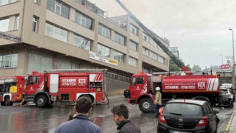Eyüpsultan’da tekstil fabrikasında yangın paniği
