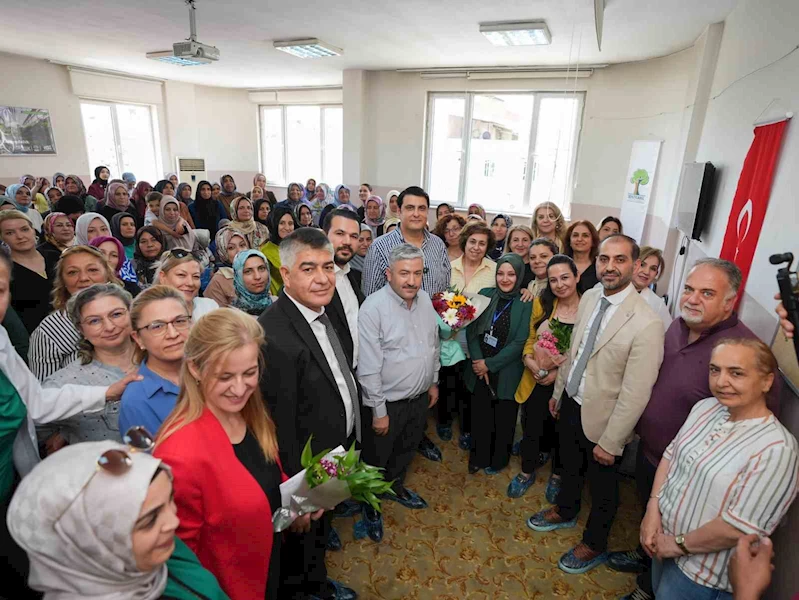 Yılmaz, başarılı kursiyerlere sertifikalarını takdim etti
