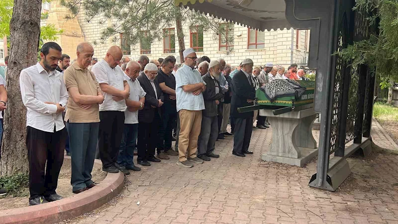 Kocası tarafından bıçaklanarak öldürülen kadın son yolculuğuna uğurlandı
