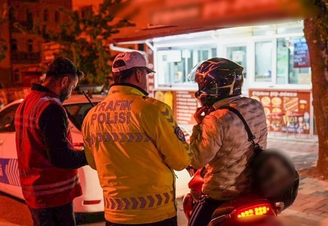Isparta’da asayiş ve trafik uygulaması: 24 sürücüye ceza
