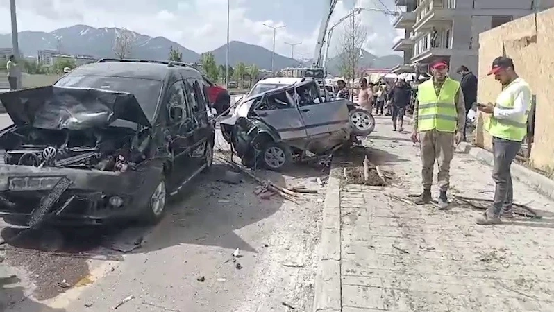 Erzurum’da feci kaza: Beton mikseri onlarca aracı biçti
