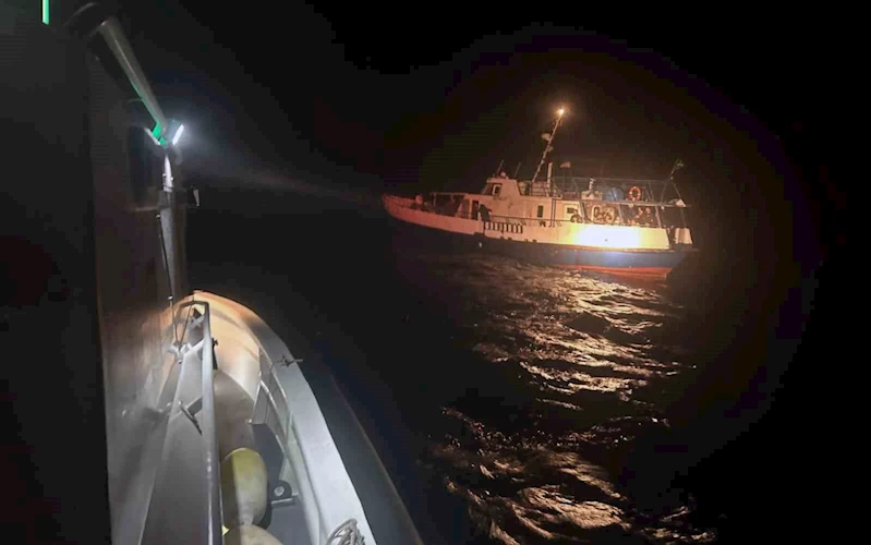 Göçmen kaçakçıları özel tekne ile kaçarken yakalandı
