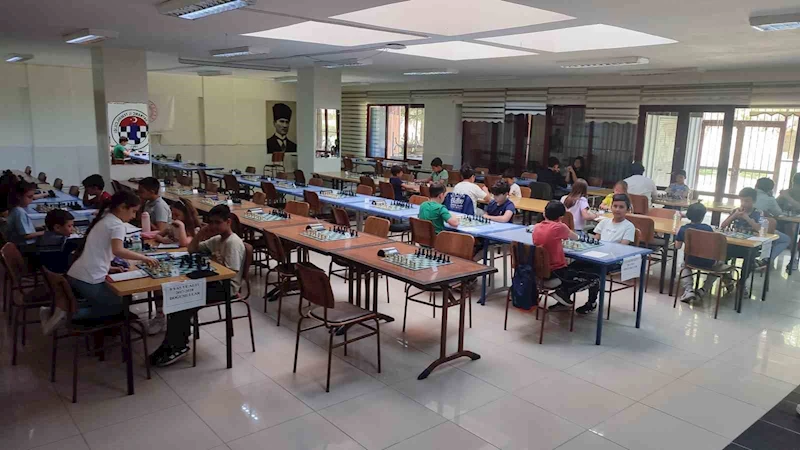 Niğde’de 19 Mayıs Satranç Turnuvası Tamamlandı
