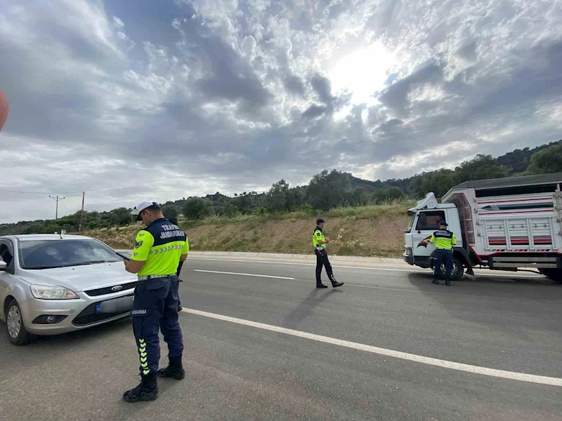 Jandarma kural tanımaz sürücülleri affetmedi
