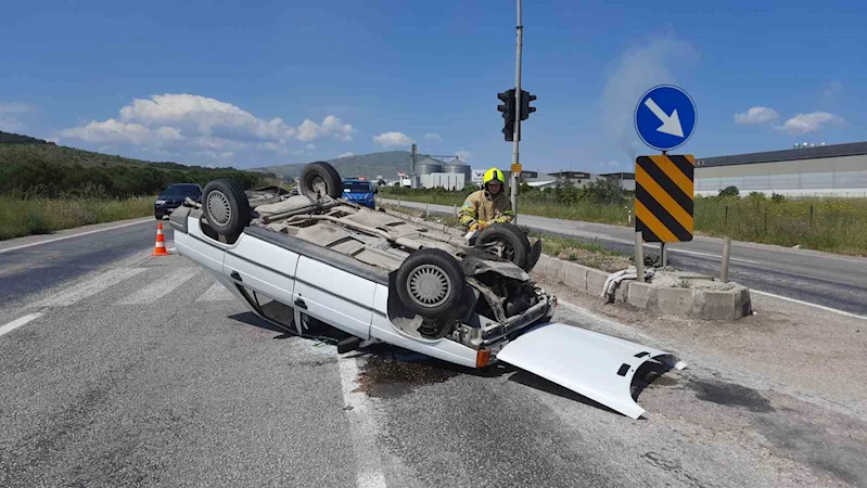 Gönen’de trafik kazası: Takla atan araçta 2 kişi yaralandı
