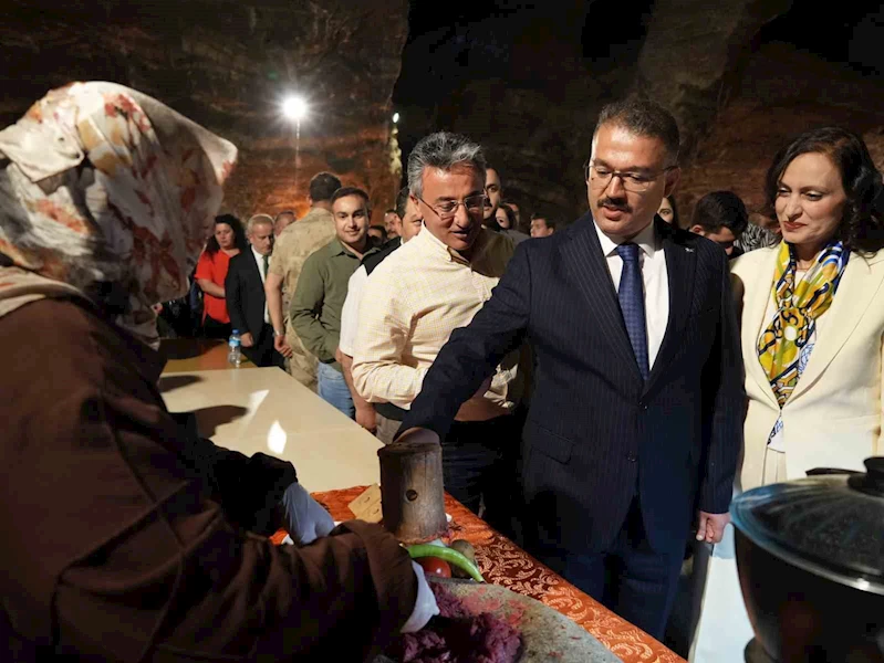 Iğdır’ın yöresel lezzetleri ve coğrafi işaretli ürünleri tuz mağarasında tanıtıldı
