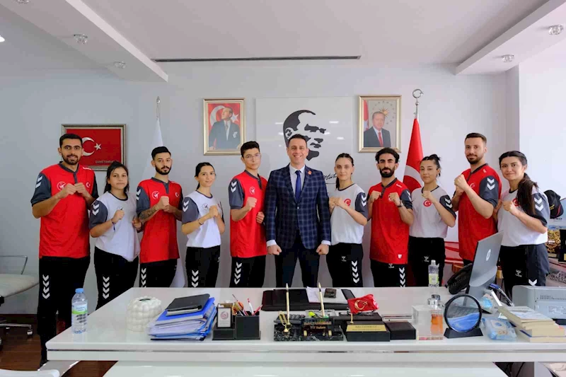 İşitme Engelliler Milli Takımı’ndan, Başkan Tanrıkulu’na ziyaret
