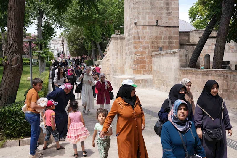Şehitkamilli kadınlardan Şanlıurfa’ya tarihi gezi
