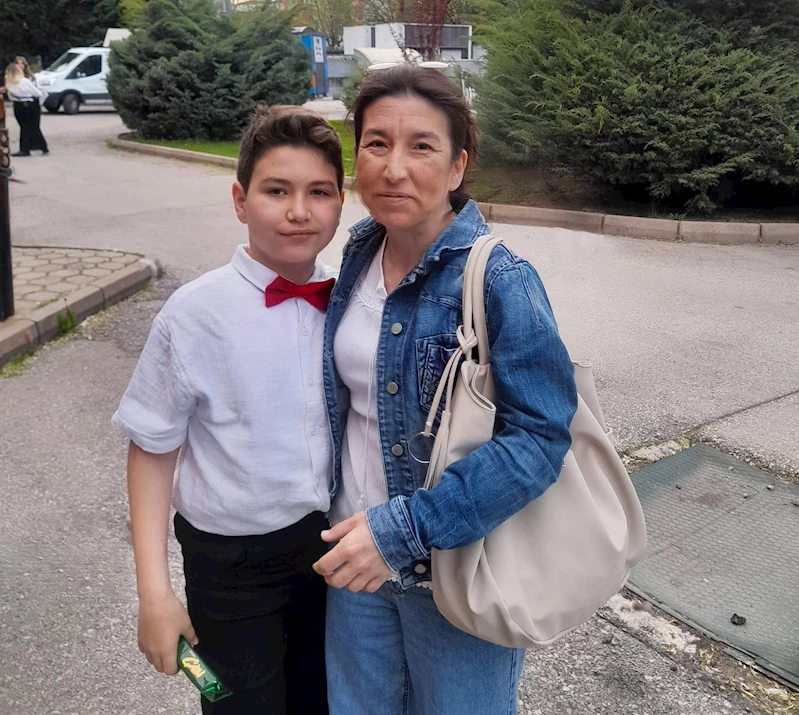 Tepebaşı Belediyesi İki Elin Sesi Var Çocuk Korosu, minik Efe’nin iyileşmesinde umut oldu
