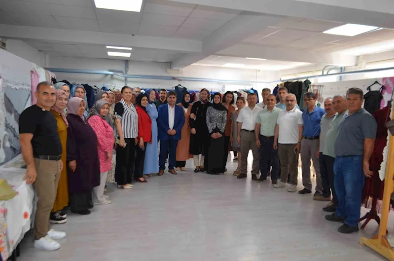 Kursiyerlerin el emeği göz nuru ürünleri sergilendi
