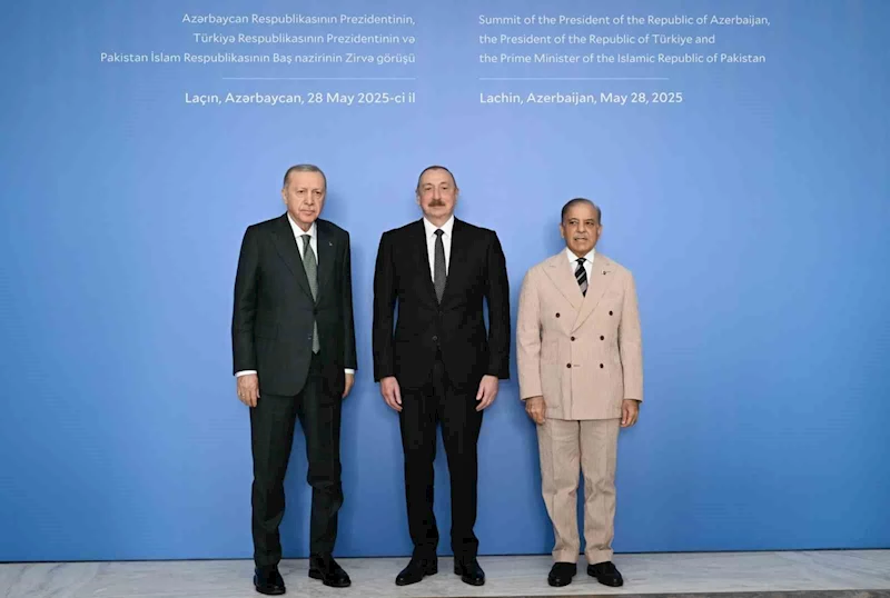Cumhurbaşkanı Erdoğan, Aliyev ve Şerif ile aile fotoğrafı çektirdi
