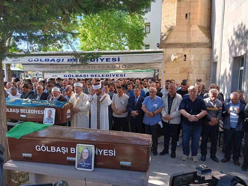 Beton kemerin üzerlerine devrilmesi sonucu hayatını kaybeden çift son yolculuklarına uğurlandı
