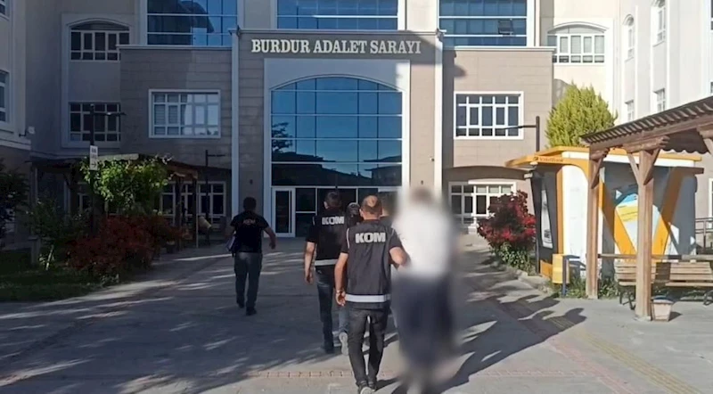 Evrakla değil, parayla ikamet: Rüşvet operasyonunda 2 tutuklama
