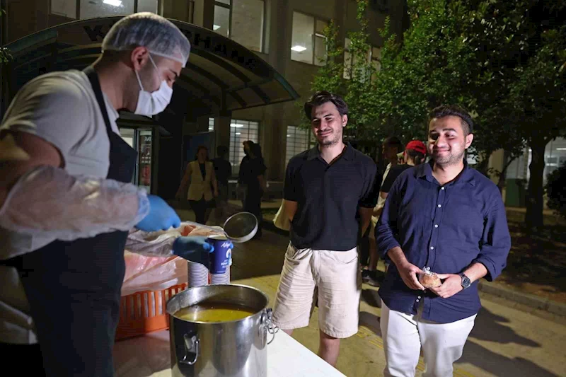 Antalya Büyükşehir Belediyesi’nden final haftasında öğrencilere çorba ikramı
