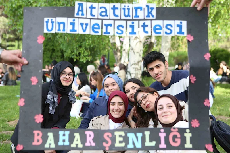 Atatürk Üniversitesi’nde bahar şenliği büyük bir coşkuyla tamamlandı
