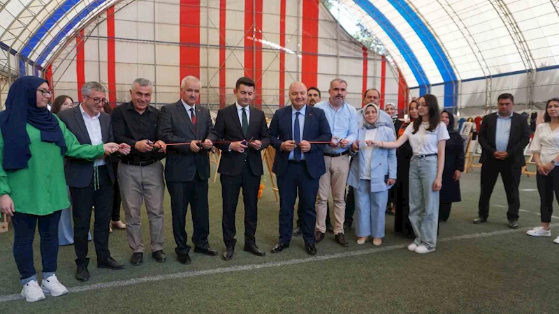 Hayat boyu öğrenme haftasında kursiyerler yeteneklerini sergiledi
