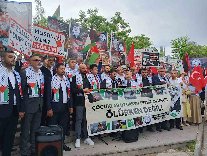 İsrail Büyükelçiliği önünde siyah çelenkli protesto
