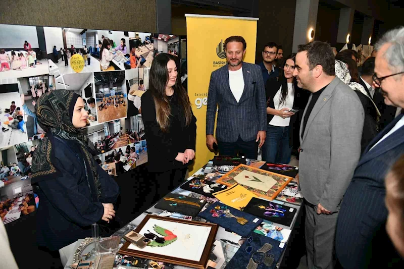 Başiskele’de el emeği göz nuru eserler görücüye çıktı
