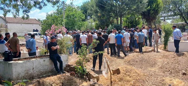 Minik Enes toprağa verildi
