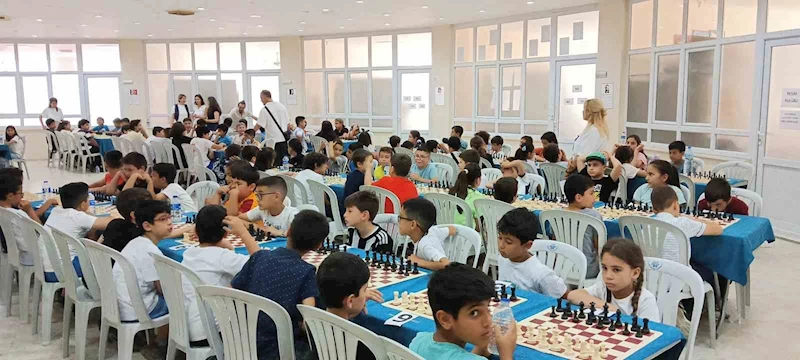 Büyükşehir’in satranç turnuvasında öğrenciler hamlelerini yarıştırdı
