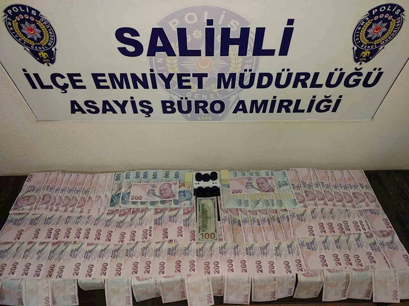 Salihli’de aranan şahıslar kumar oynarken yakaladı
