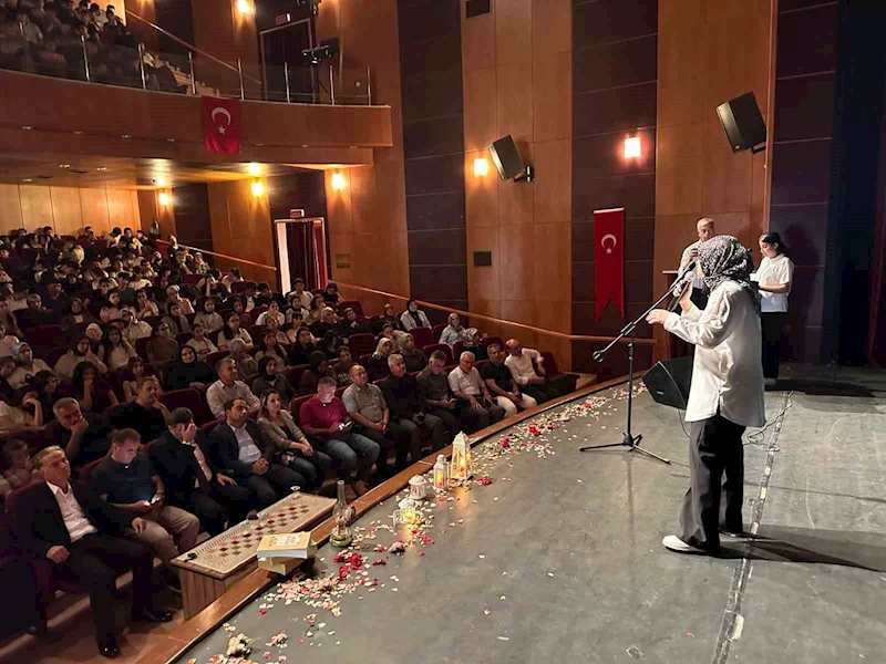 Öğrenciler, şiir ve müzikseverlere unutulmaz bir gün yaşattı
