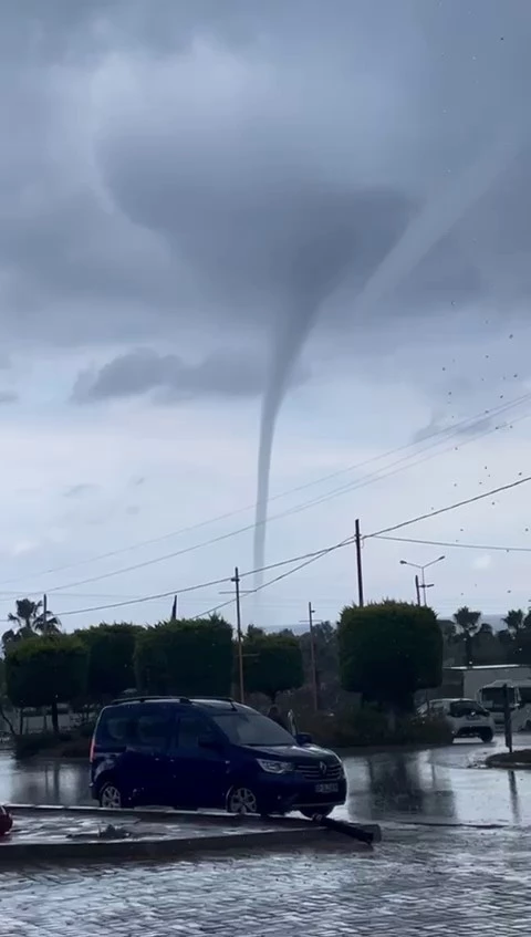 Alanya’da hortum korkuttu

