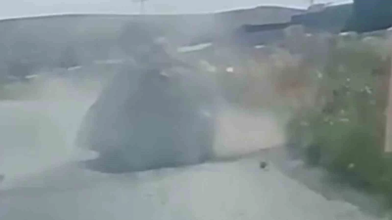 Tonlarca ağırlıktaki mermer bloğun altında ezilmekten saniyelerle kurtuldu
