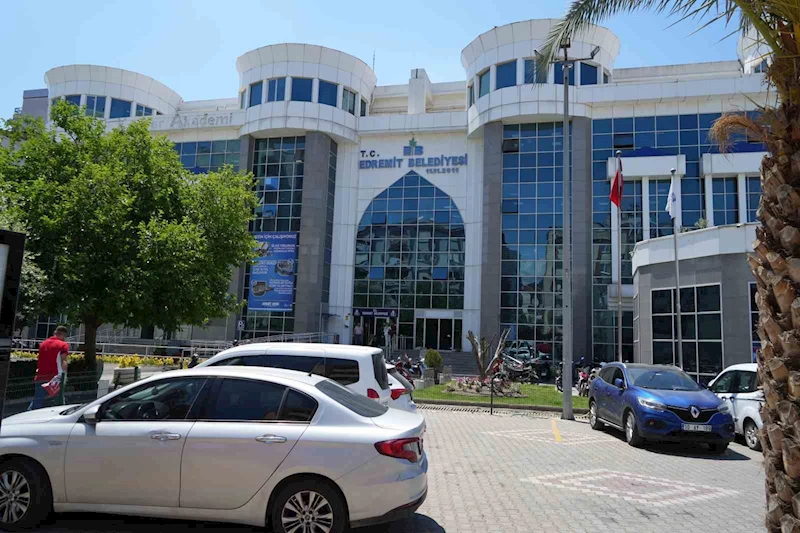 Edremit Belediyesi Yapı Kontrol Müdürlüğü’ne operasyon: 3’ü belediye personeli 7 kişi gözaltında
