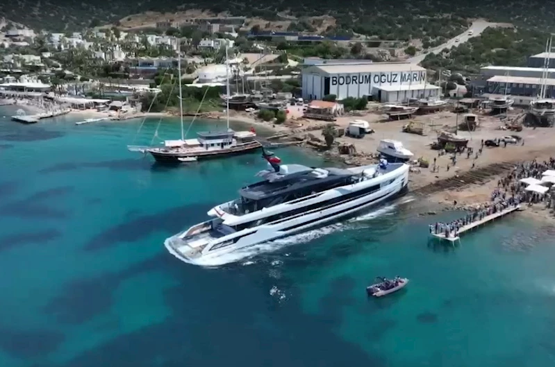 Bodrum’da 1.2 milyarlık süper yat suya indirildi
