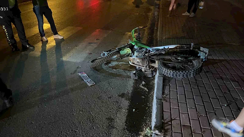 Gazipaşa’da ’U’ dönüşü yapıp motosikletle çarpışan aracın sürücüsü kaçtı: 1 yaralı
