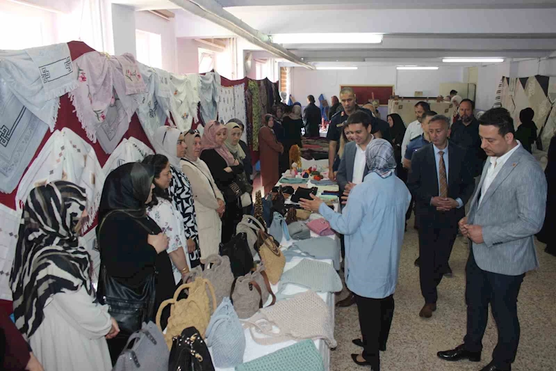 Türkeli’de yıl sonu sergisi
