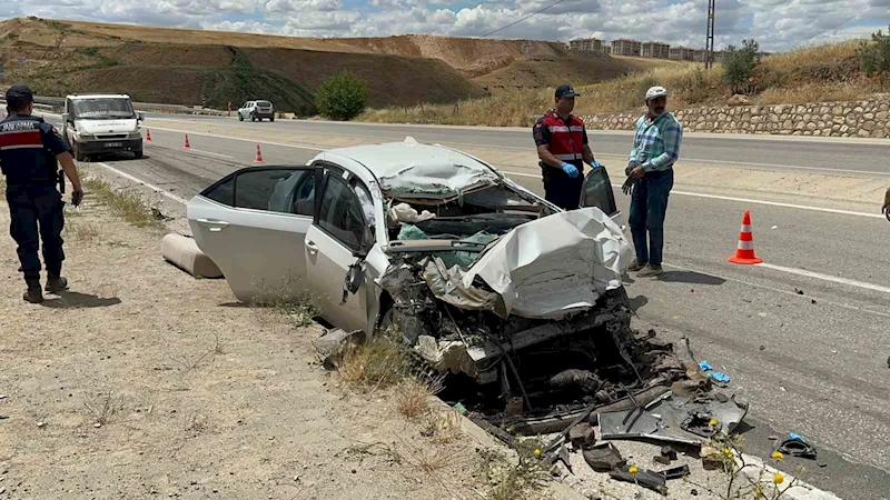 Adıyaman’da otomobil kamyona arkadan çarptı: 1 ölü
