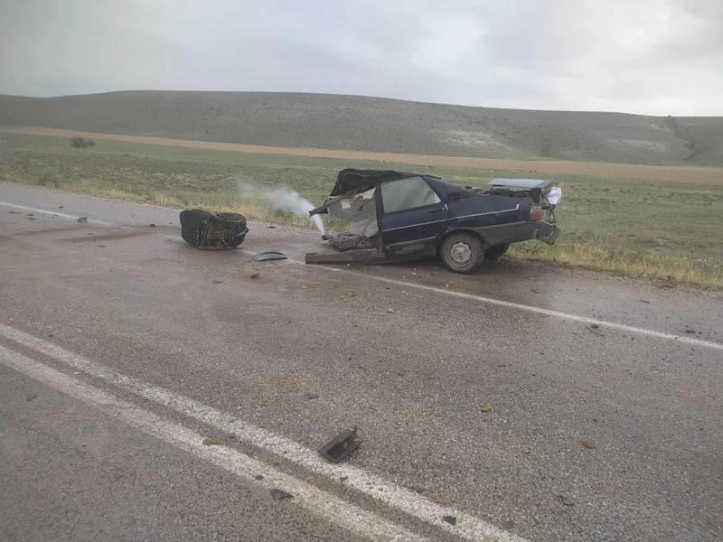 Ankara’da karşı yönlerde seyreden tırla otomobil çarpıştı: 1 ölü
