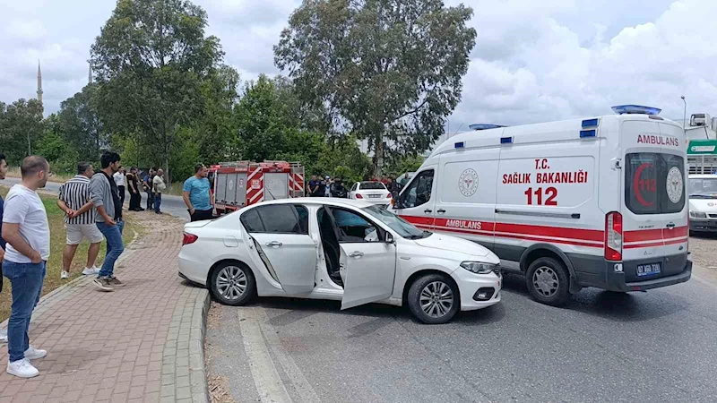 Manavgat’ta iki otomobil çarpıştı
