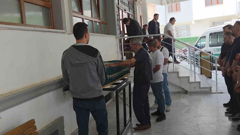 Bağ evinde balta ile öldürülen 25 yaşındaki genç adam toprağa verildi
