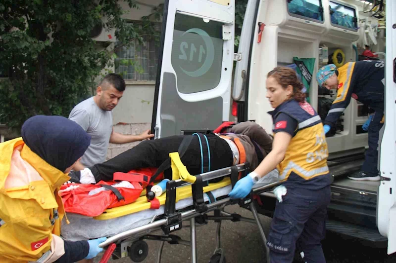 Kamyonet ile çarpışan motosikletin sürücüsü yaralandı
