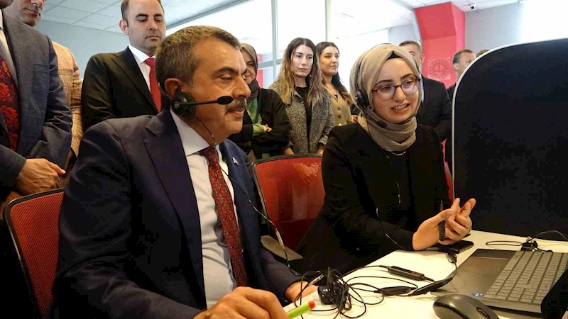 Bakan Tekin çağrı karşıladı: 