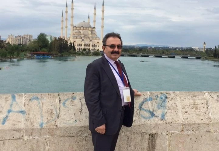 Bolu’da 33 yıldır görev yapan öğretim üyesi kalp krizi geçirerek hayatını kaybetti
