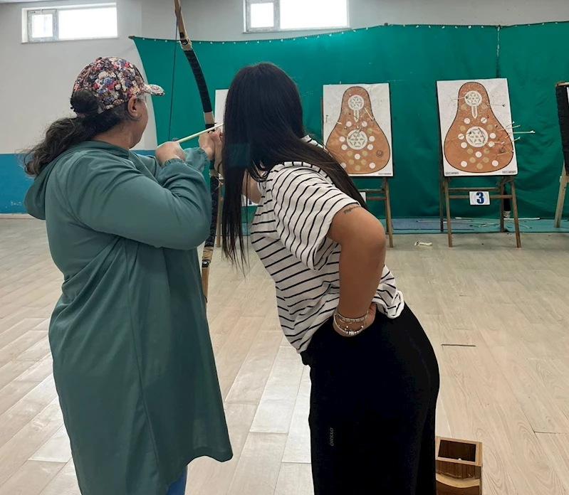 Bayburt’ta TRSM hastalarına yönelik okçuluk yarışması düzenlendi

