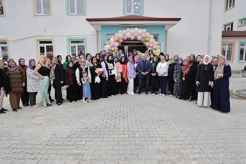 Giyim Üretim Teknolojisi ve İğne Oyası Kursları’nın yıl sonu sergisi
