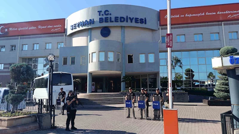 Adana Seyhan ve Ceyhan belediyelerine operasyon
