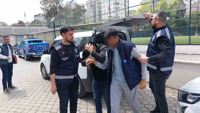3 kaçak göçmeni taşıyan taksi şoförü tutuklandı
