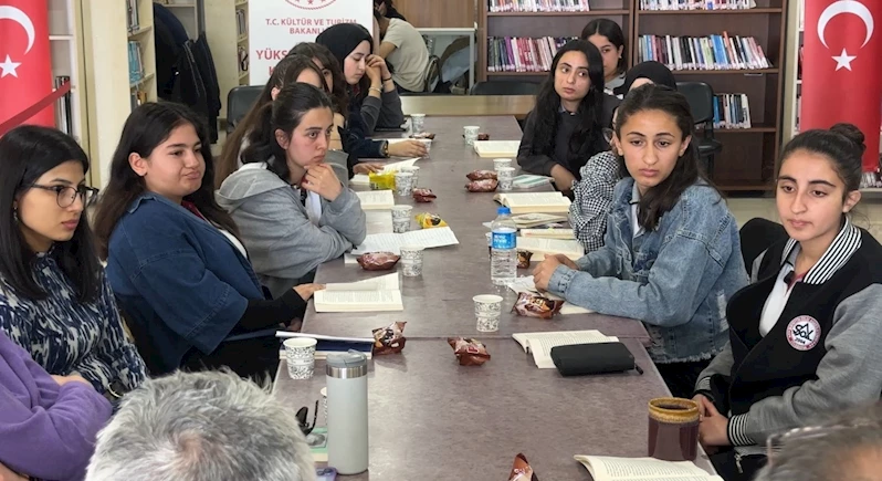 ’Yüksekova Okuyor’ etkinliğinde öğrenciler kitap içeriklerini tartıştı
