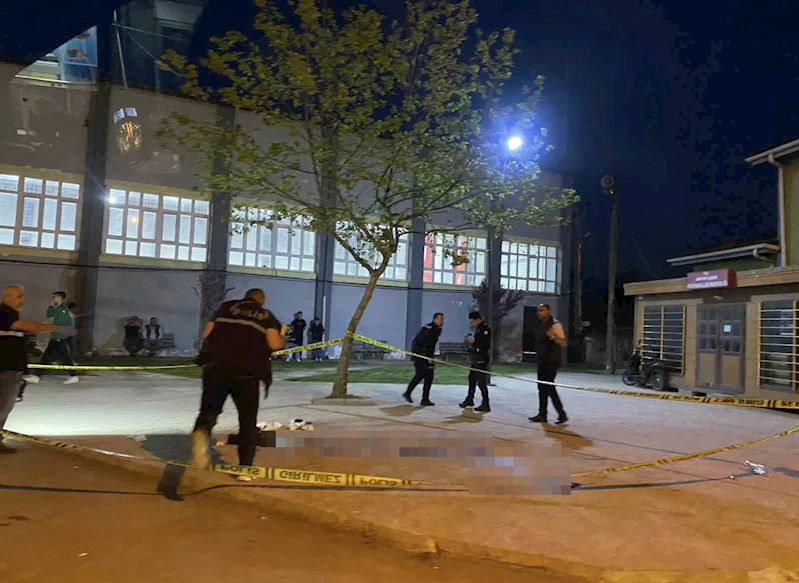 Sakarya’da küfürleşme kavgasında kan aktı: 15 yaşındaki çocuk, 17 yaşındaki çocuğu bıçakladı
