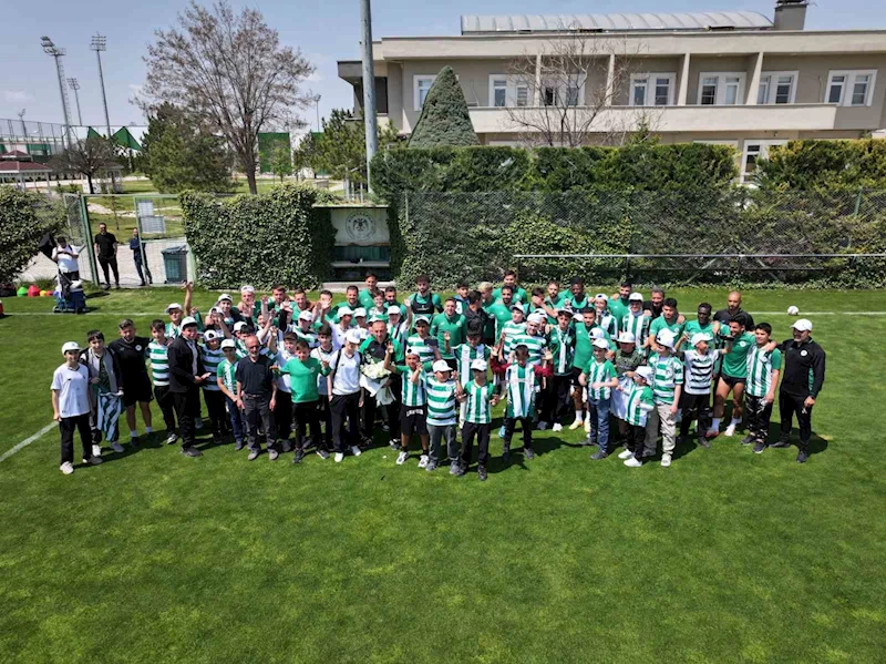 Minik sporseverin talebi yerine getirildi: Konyaspor’la buluştu
