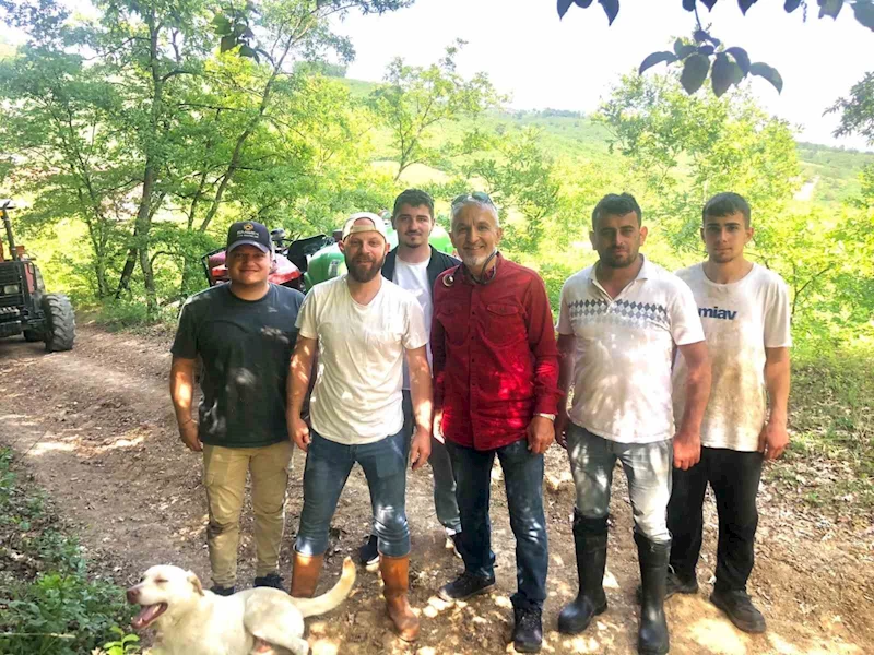 Tarlada çalışırken buldukları yavru karacalar için seferber oldular
