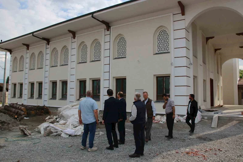Yapımı devam eden camide son rötuşlar
