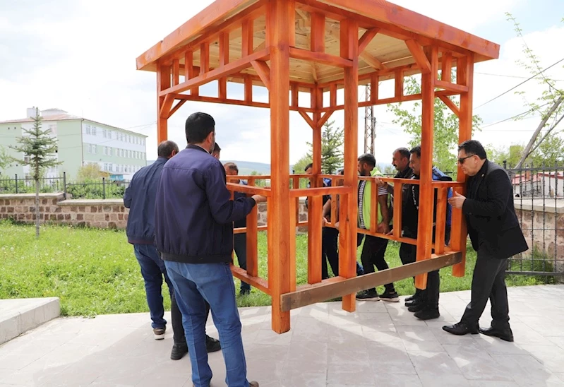 Camiye Belediye tarafından kamelya kondu
