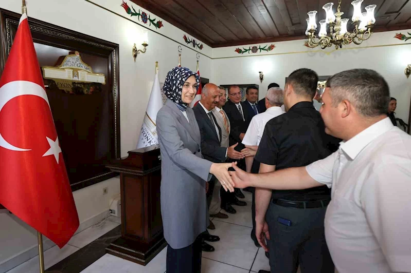 Vali Yiğitbaşı personel ile bayramlaştı

